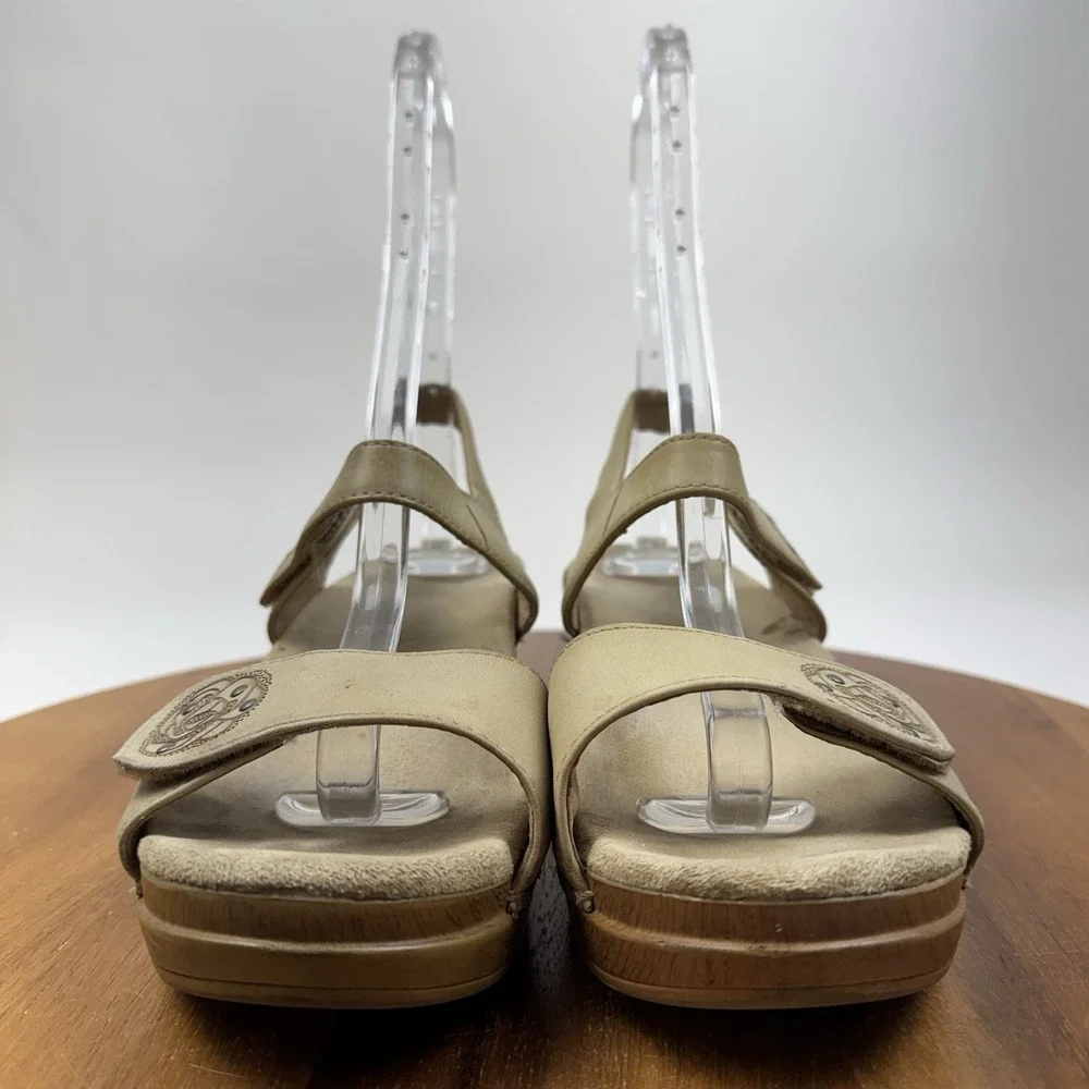 Womens Dansko Sonnet Floral Embossed Tan Leather Heeled Sandals SZ EU 39 US 8.5